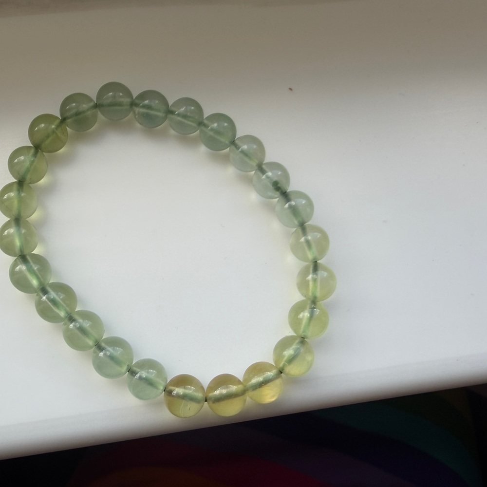 Gradient Prehnite Beaded Bracelet